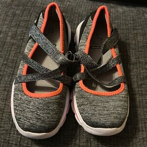 Athletic Works shoes, girls sz 12. Very good used condition.